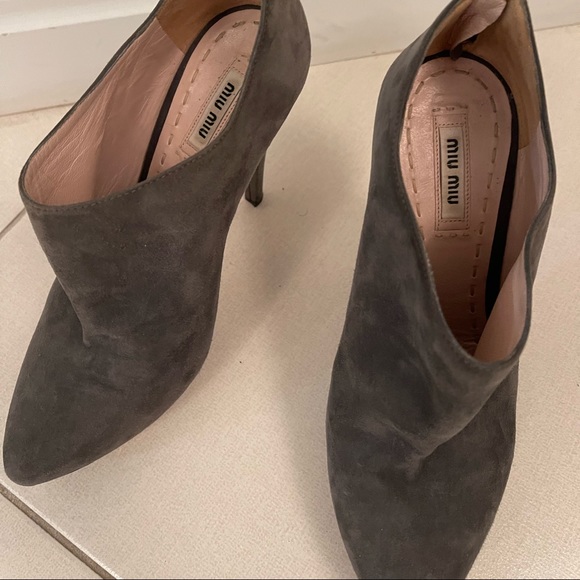 Miu miu ankle boots 5” heel. Suede. Gray color size 40 - Picture 3 of 9